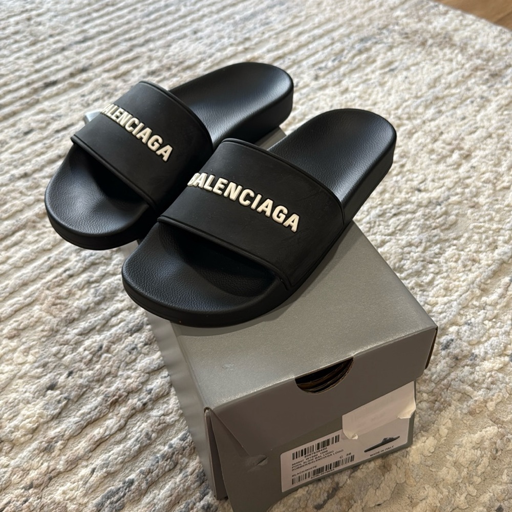 Balenciaga pool slide